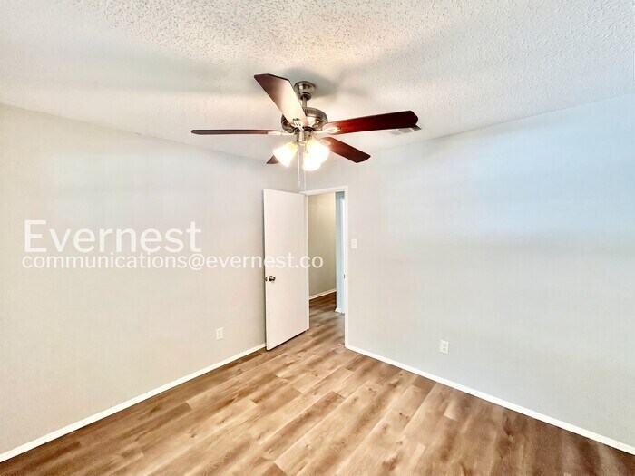 Building Photo - 1505 Hanover Dr