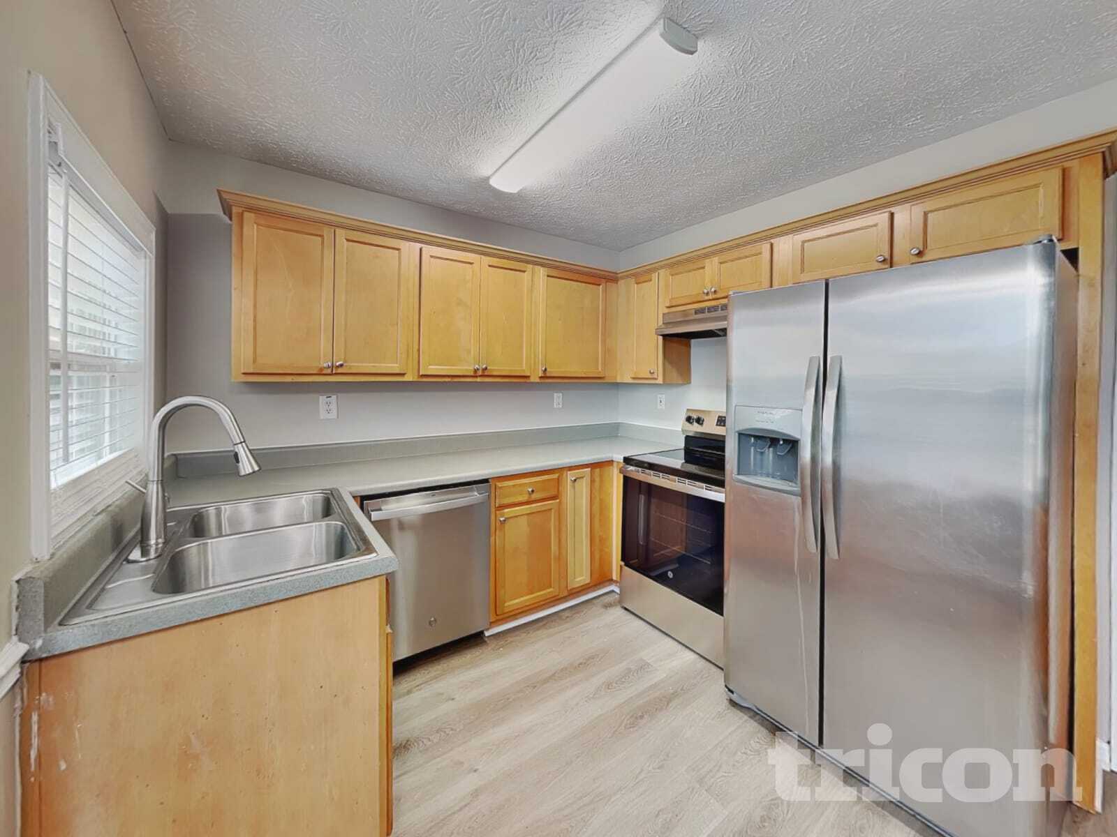 Building Photo - 202 Larson Ln