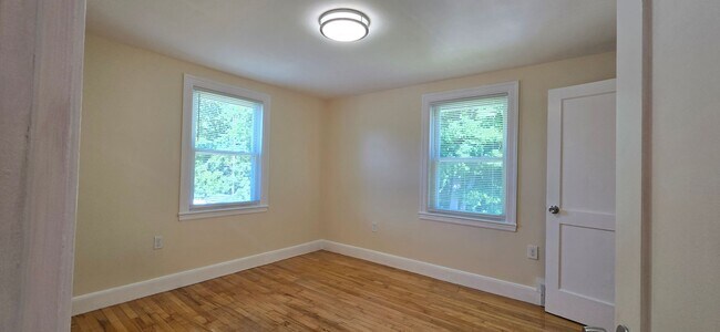 Building Photo - 84 Gladeside Ave