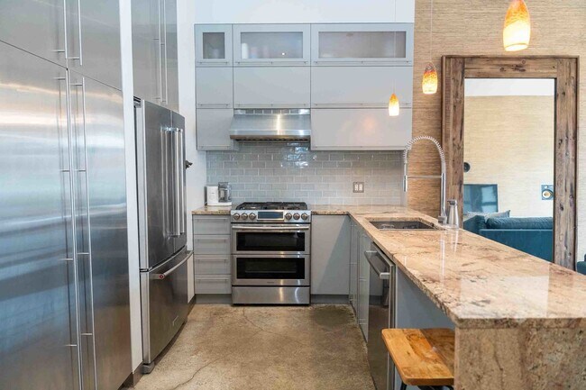 Building Photo - 949 W Madison St