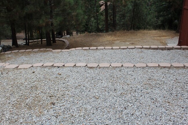 Building Photo - Quaint 1-Bedroom Mountain Apartment with Private Driveway & Utilities Included