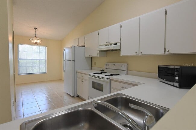 Building Photo - 1030 Alpug Ave