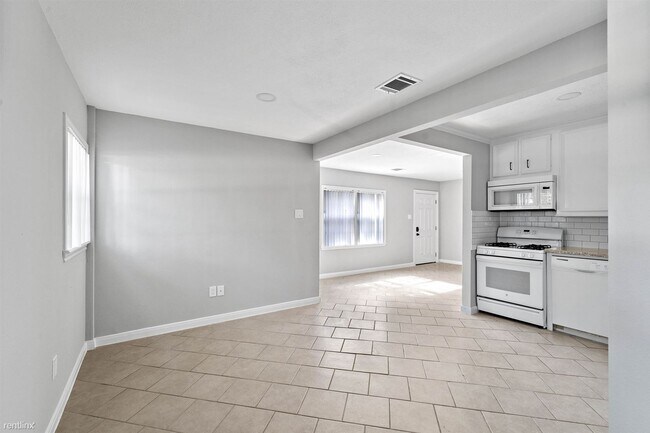 Building Photo - 1 br, 1 bath Duplex - 230 West 27th Street 2