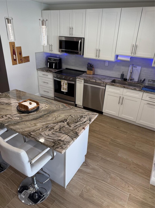 Building Photo - 1637 SE 1st St