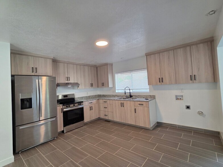 Building Photo - 590 N 300 W