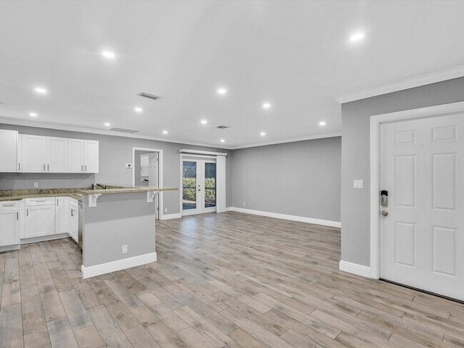 Building Photo - 3880 NW 79th Ave