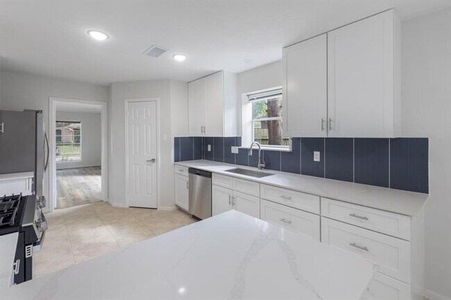 Building Photo - 1815 Moston Dr