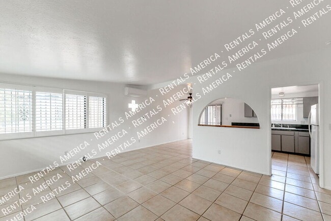 Primary Photo - 801 E Holaway Dr
