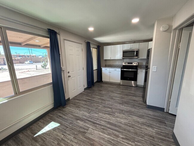 Building Photo - 5128 E Pima St