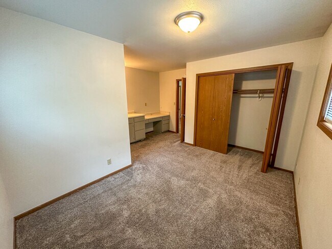 Building Photo - 3014 Oakland St