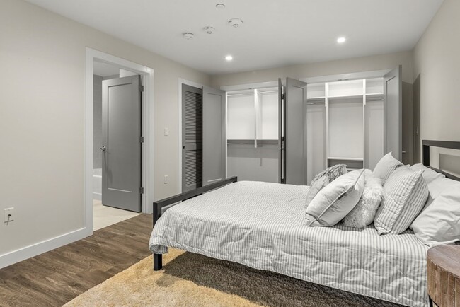 Building Photo - 40 Collins Ave