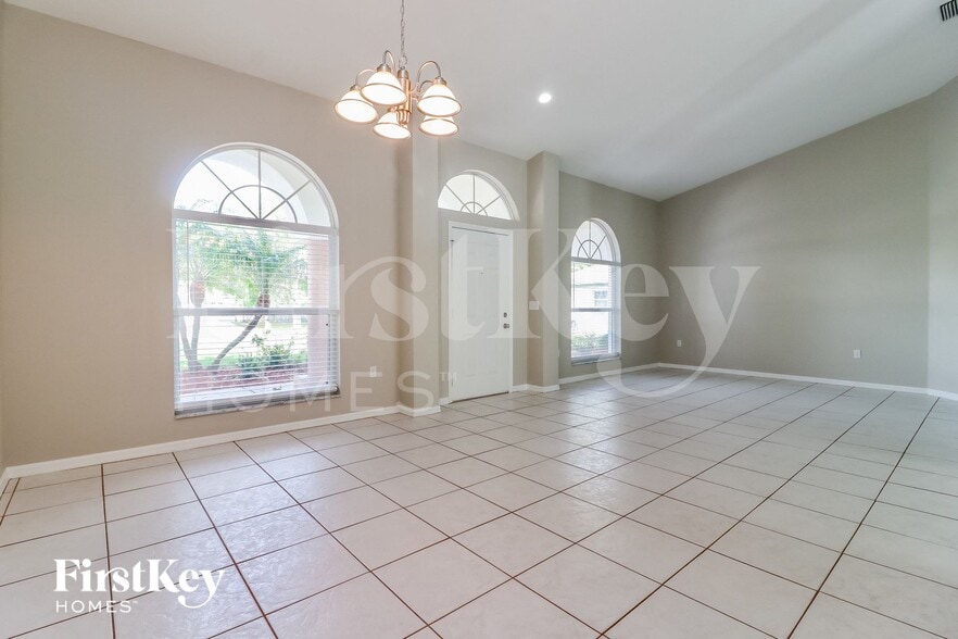 Building Photo - 11805 Cliffwood Ct