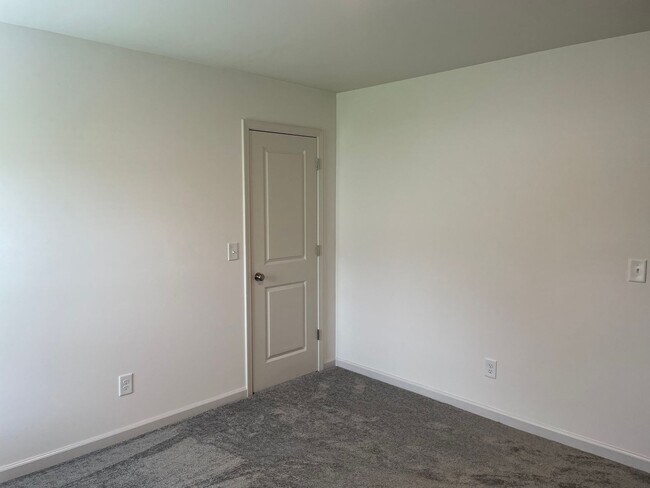 Building Photo - 961 Pine Needles Rd
