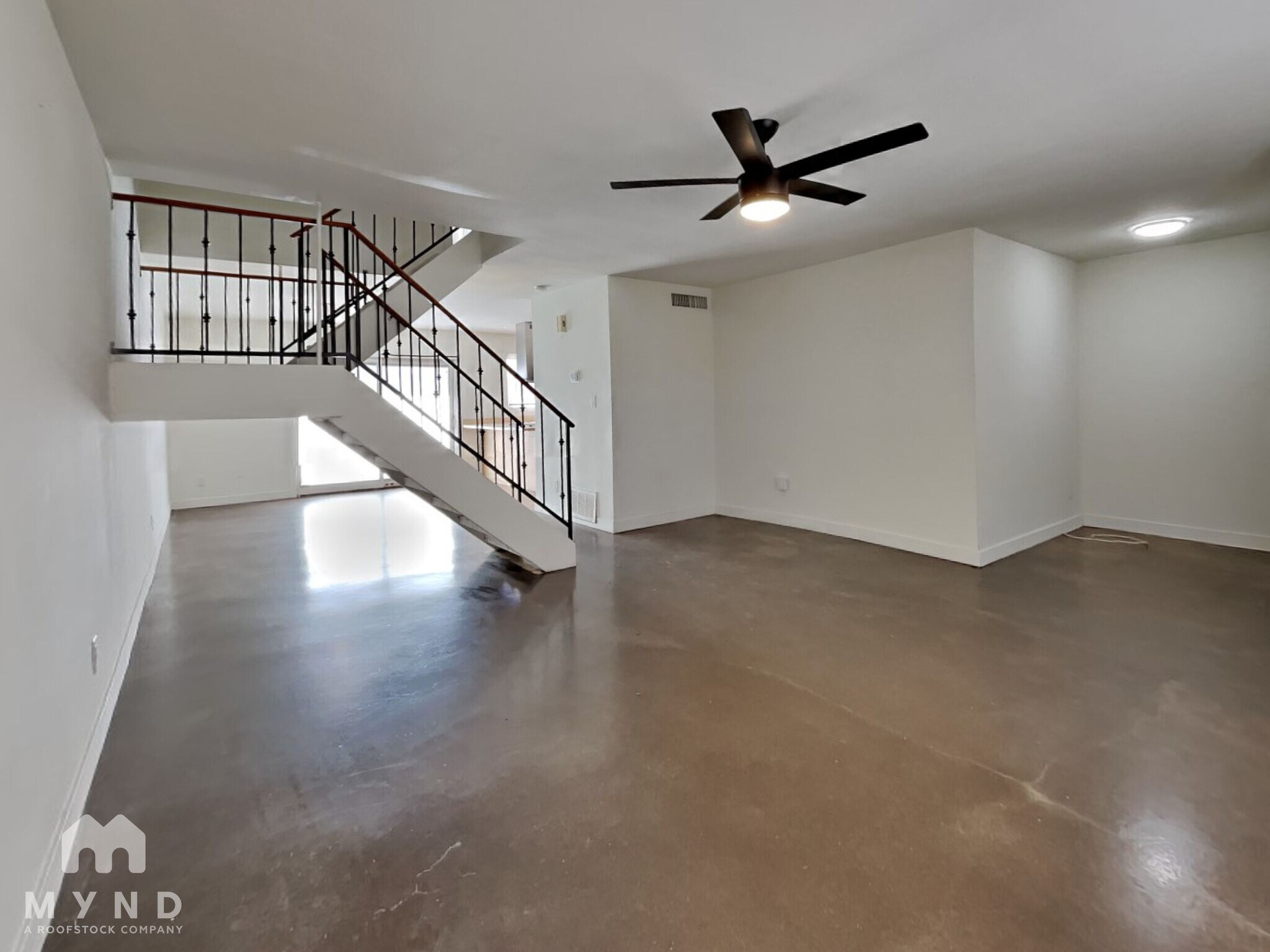 Building Photo - 4440 W Solano Dr N