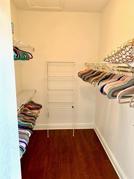 Building Photo - 24312 Westgate Blvd