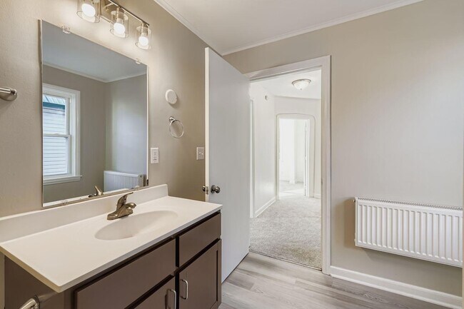 Building Photo - 2630 14th Ave S