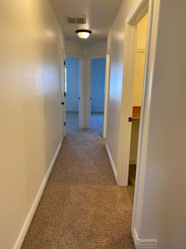 Building Photo - $200 OFF FIRST MONTHS RENT IF A LEASE IS S...