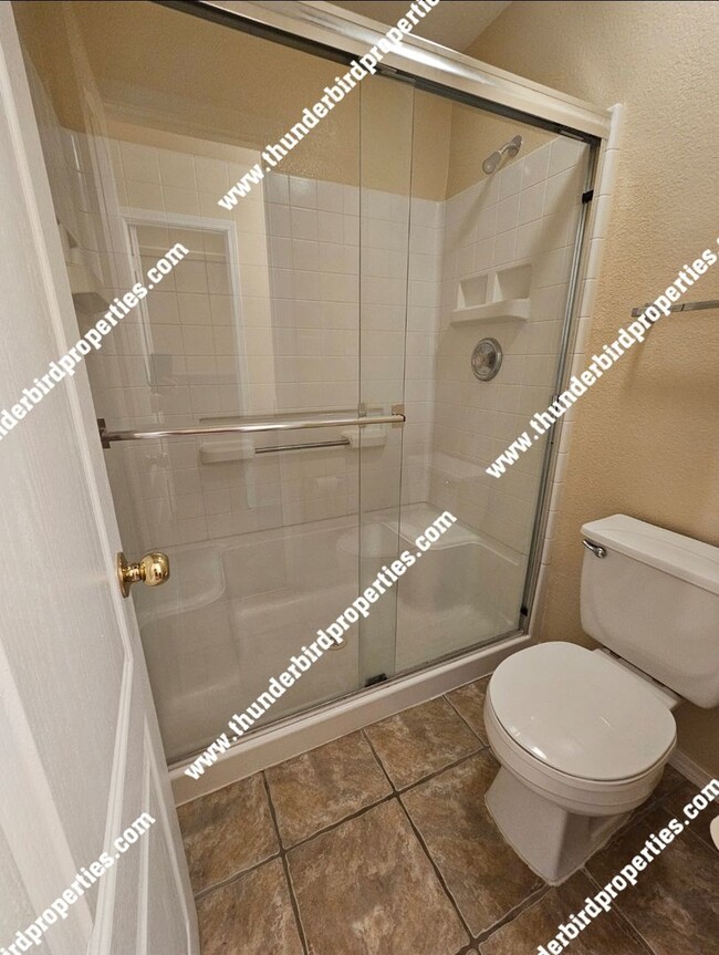 Building Photo - Located in a Gated community!!!