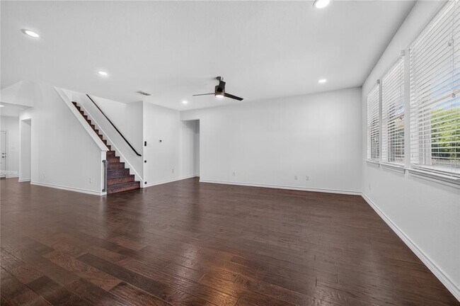 Building Photo - 7634 Leonardo Dr