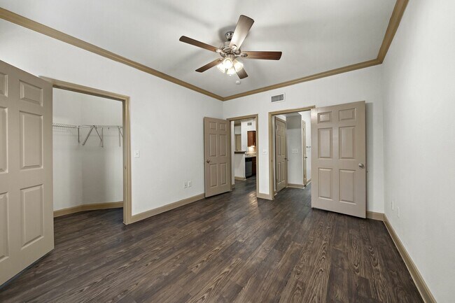Building Photo - Move In Easy — $0 Deposit!