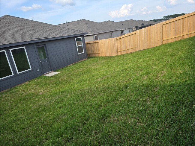 Building Photo - 25561 Blossom Ct