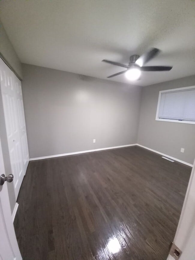 Building Photo - Stunning 3 Bedroom Bi-Level Home