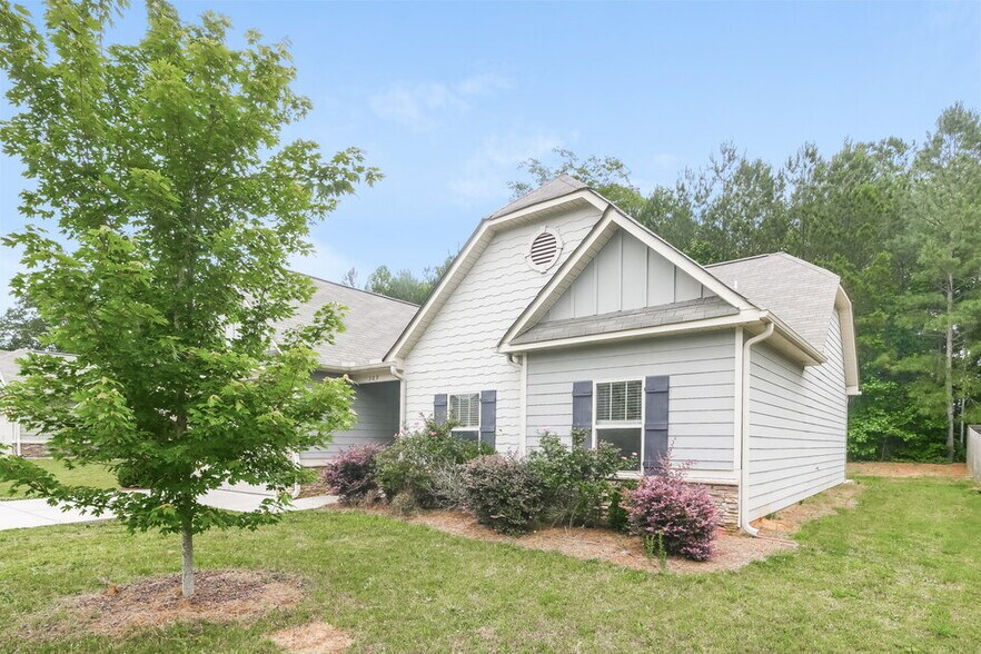Building Photo - 309 Spruce Creek Ln