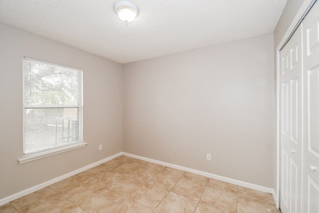 Building Photo - 8554 Star Leaf Rd N