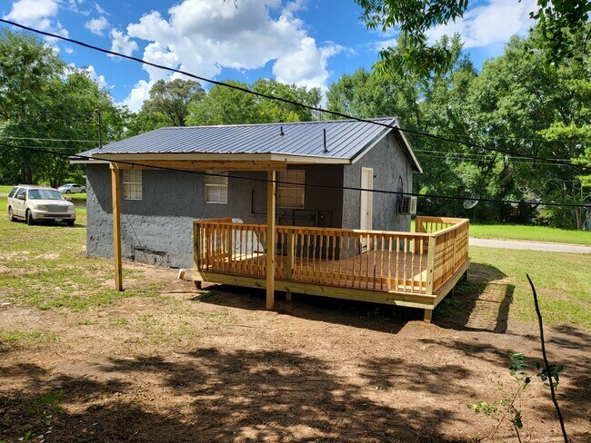 Building Photo - 105 Baxter St