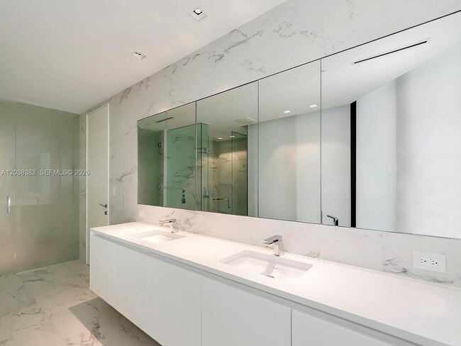 Building Photo - 1000 Biscayne Blvd