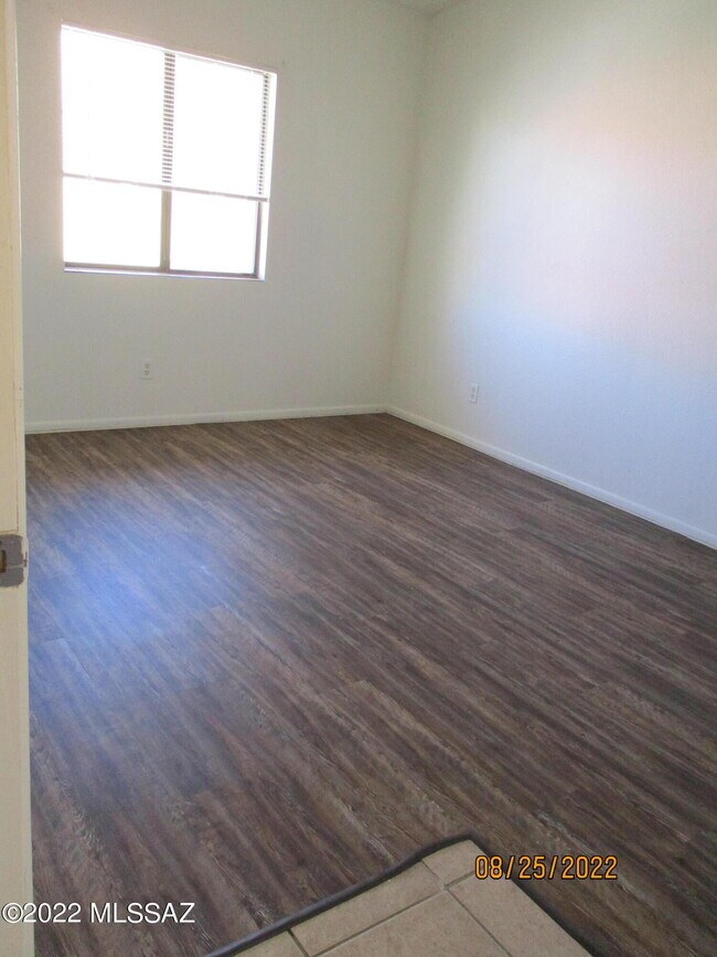 Building Photo - 2166 N Pantano Rd