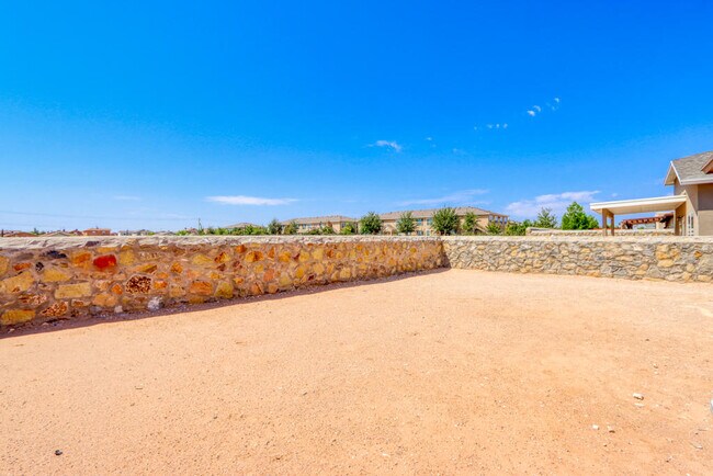 Building Photo - 14334 Loma Esmeralda