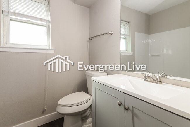 Building Photo - 1501 Shady Ln