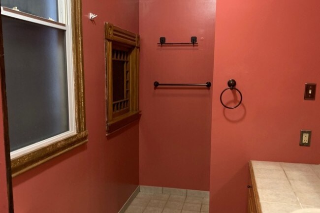 Building Photo - 719 Savannah Ave