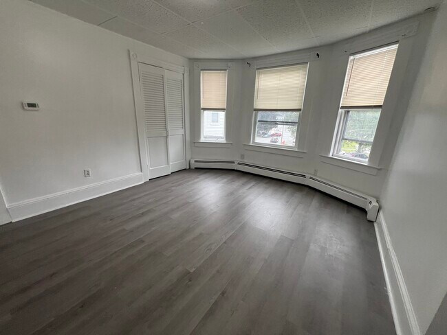 Building Photo - 264 Bailey St