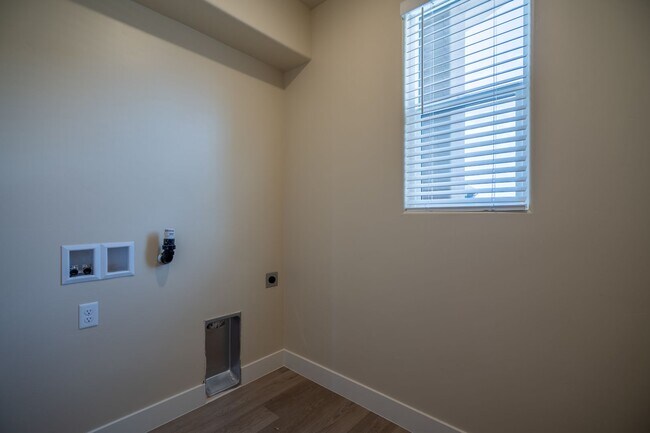 Building Photo - Brand New Townhome Near Utah Tech