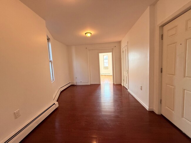 Building Photo - 35 W 47th St