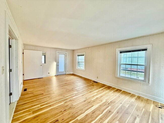 Building Photo - 23 Gardner Ave