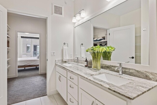 Building Photo - 12610 Ridgedale Dr