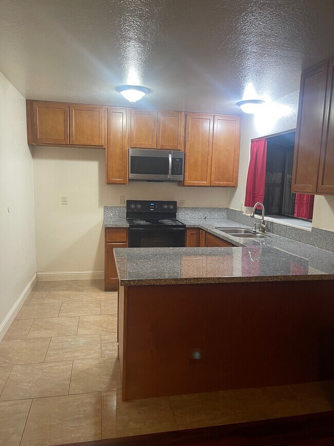 Building Photo - 8744 Fox Creek Dr