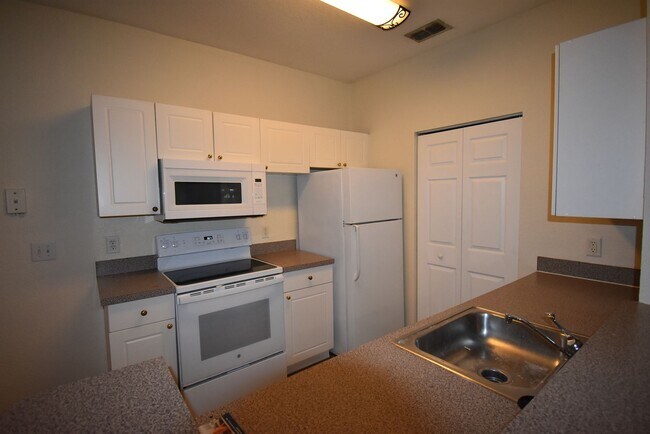 Building Photo - 850 Grand Regency Pointe
