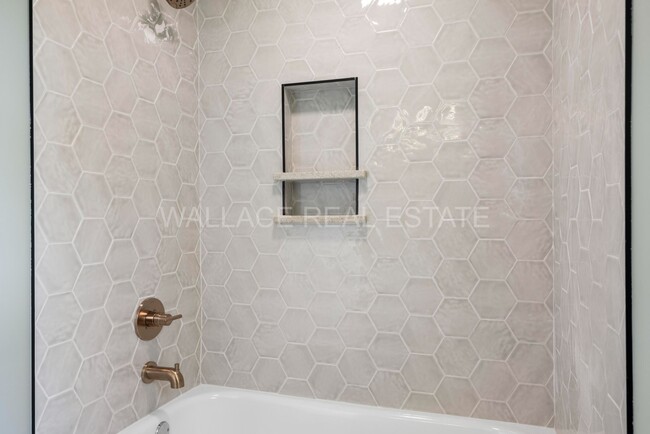 Building Photo - LOVELY 4 BEDROOM HOME...ALL FARRAGUT SCHOO...
