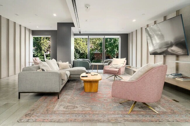 Building Photo - 171 Chrystie St