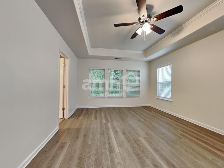 Building Photo - 220 Summer Hill Way