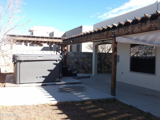 Building Photo - 1637 Land Rush St