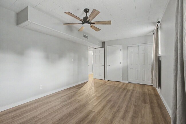 Building Photo - 1811 Devra Dr