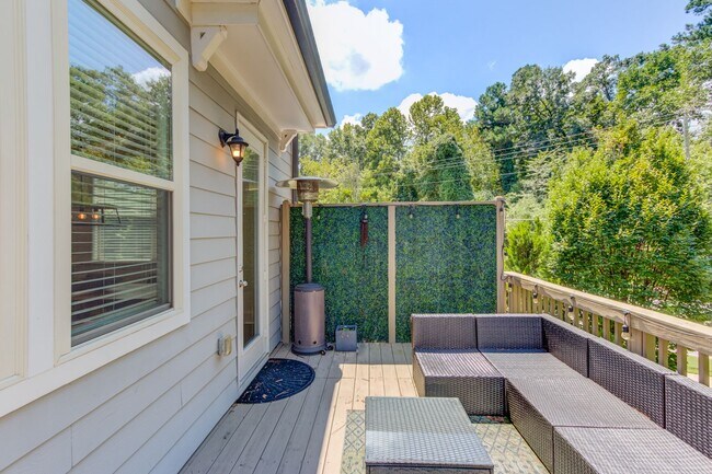 Building Photo - 1450 Edgebrook Ct NE