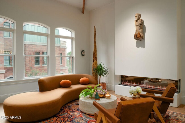 Primary Photo - 50 W Palm Ln