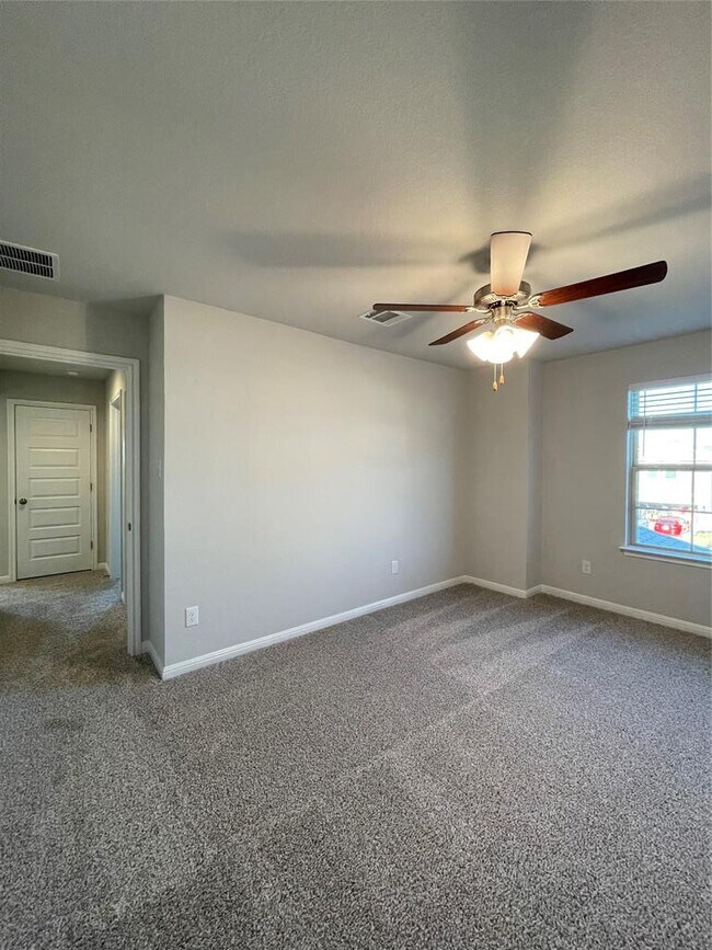 Building Photo - 125 Old Stage Coach Rd