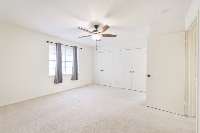 Building Photo - 2505 Watertown Mall St